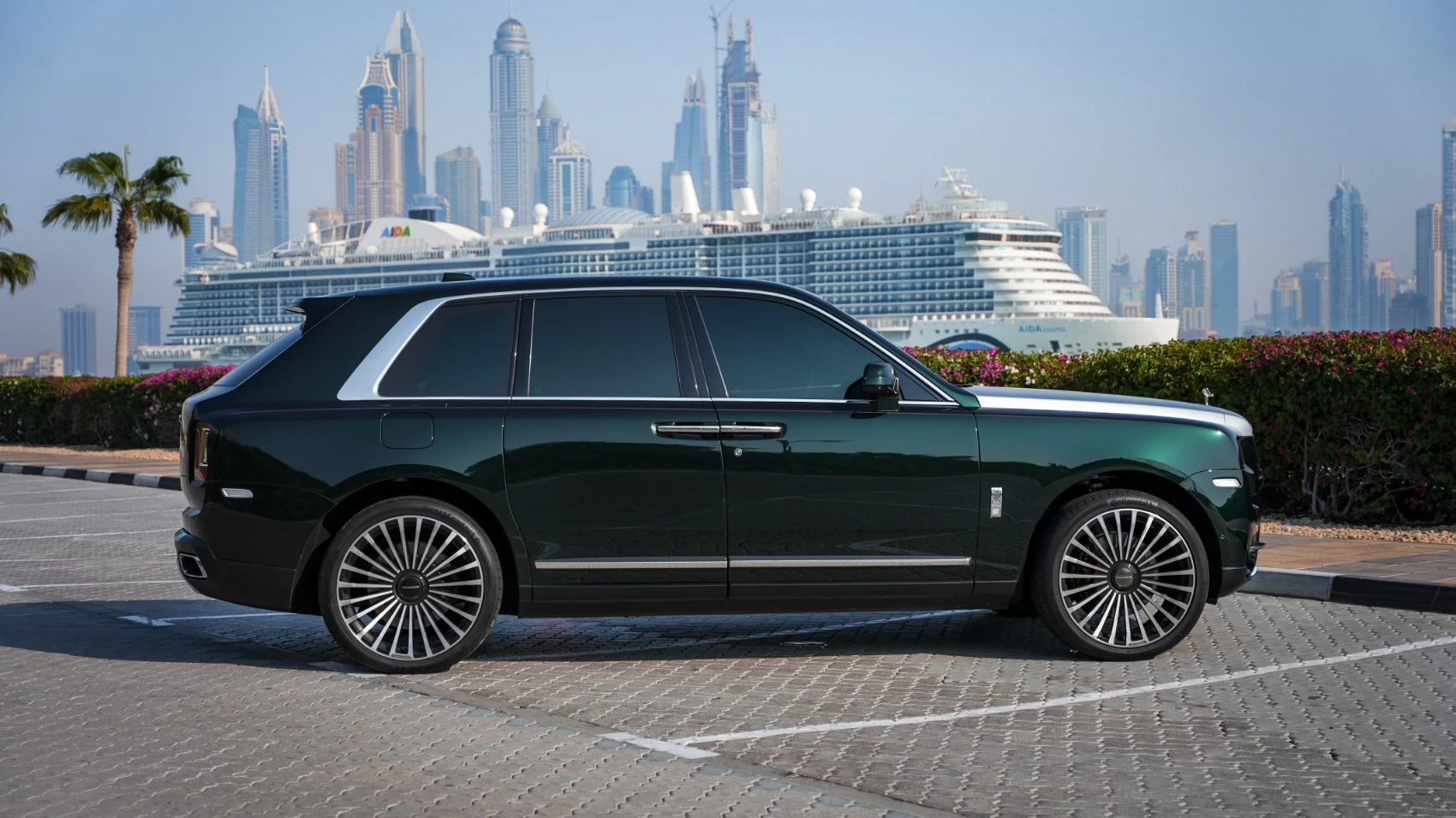Rent a Luxurious Green Rolls Royce Cullinan in Dubai | Best Rates ...