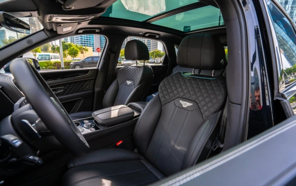  Black Bentley Bentayga Photo 