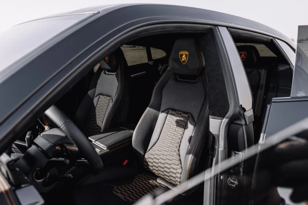  Black Lamborghini Urus MY20 Photo 