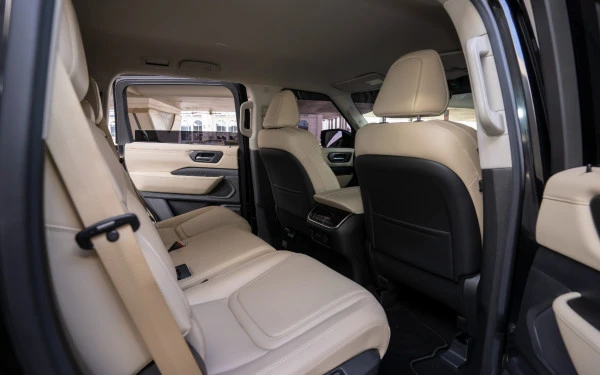  Black Nissan Patrol SE Photo 