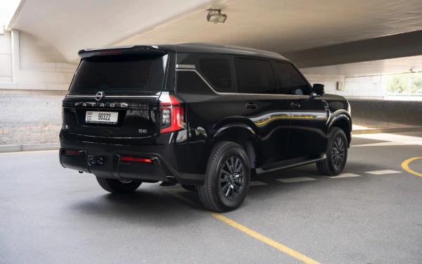  Black Nissan Patrol SE Photo 