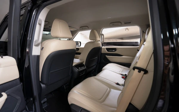  Black Nissan Patrol SE Photo 