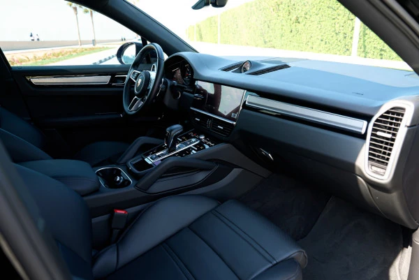  Black Porsche Cayenne coupe Photo 