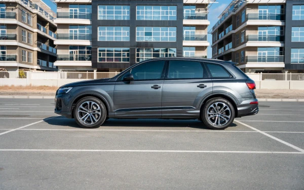  Grey Audi Q7 Photo 