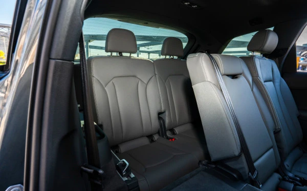  Grey Audi Q7 Photo 