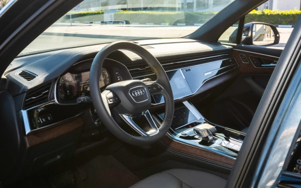  Grey Audi Q7 Photo 