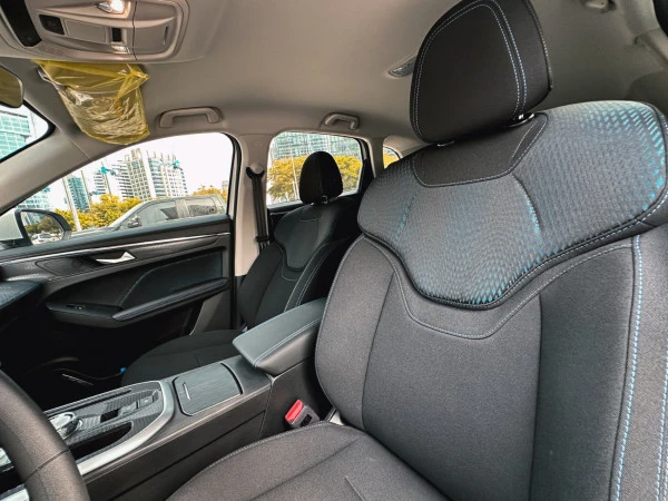  White Haval Jolion Photo 
