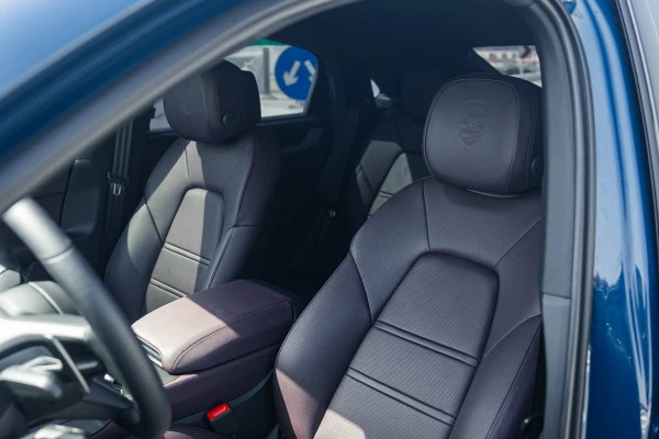  Grey Porsche Cayenne Photo 