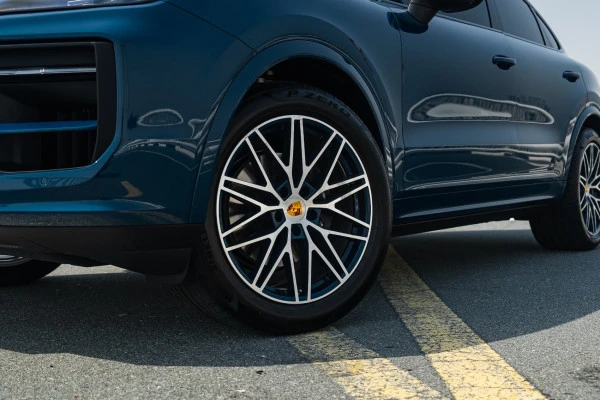  Grey Porsche Cayenne Photo 