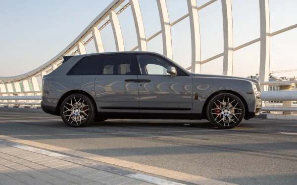  Grey Rolls Royce Cullinan Photo 