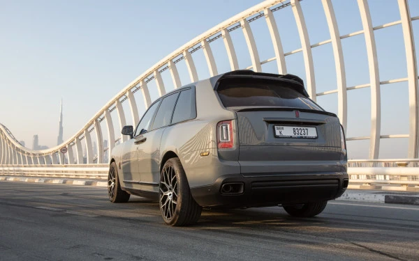  Grey Rolls Royce Cullinan Photo 