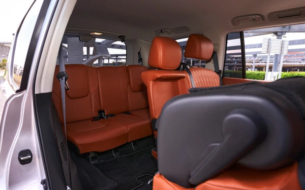  Silver Nissan Patrol Platinum V6 Photo 