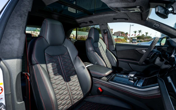  White Audi RSQ8 Photo 