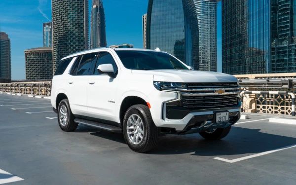 White Chevrolet Tahoe Photo 