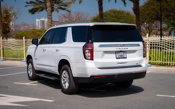  White Chevrolet Tahoe Photo 