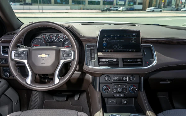  White Chevrolet Tahoe Photo 
