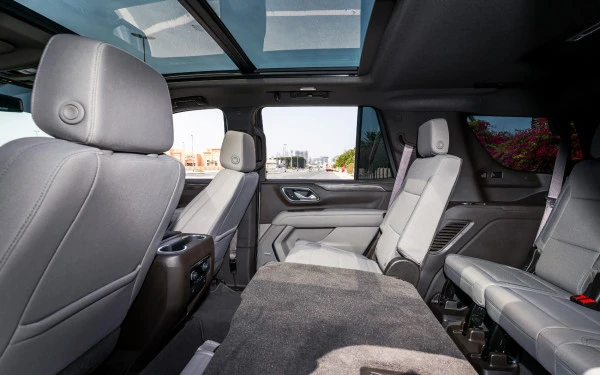  White Chevrolet Tahoe Photo 