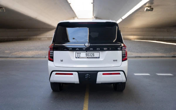  White Nissan Patrol SE Photo 