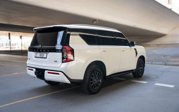  White Nissan Patrol SE Photo 