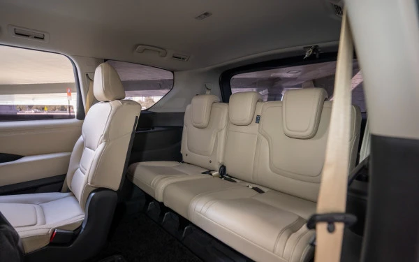  White Nissan Patrol SE Photo 